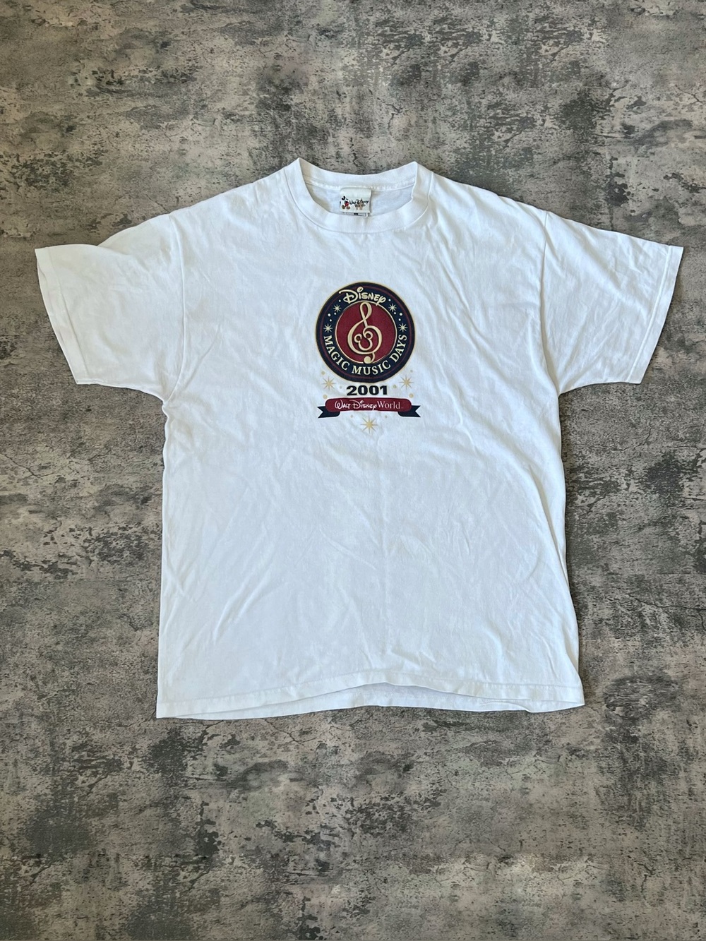 Vintage White 2001 Walt Disney World T-shirt
